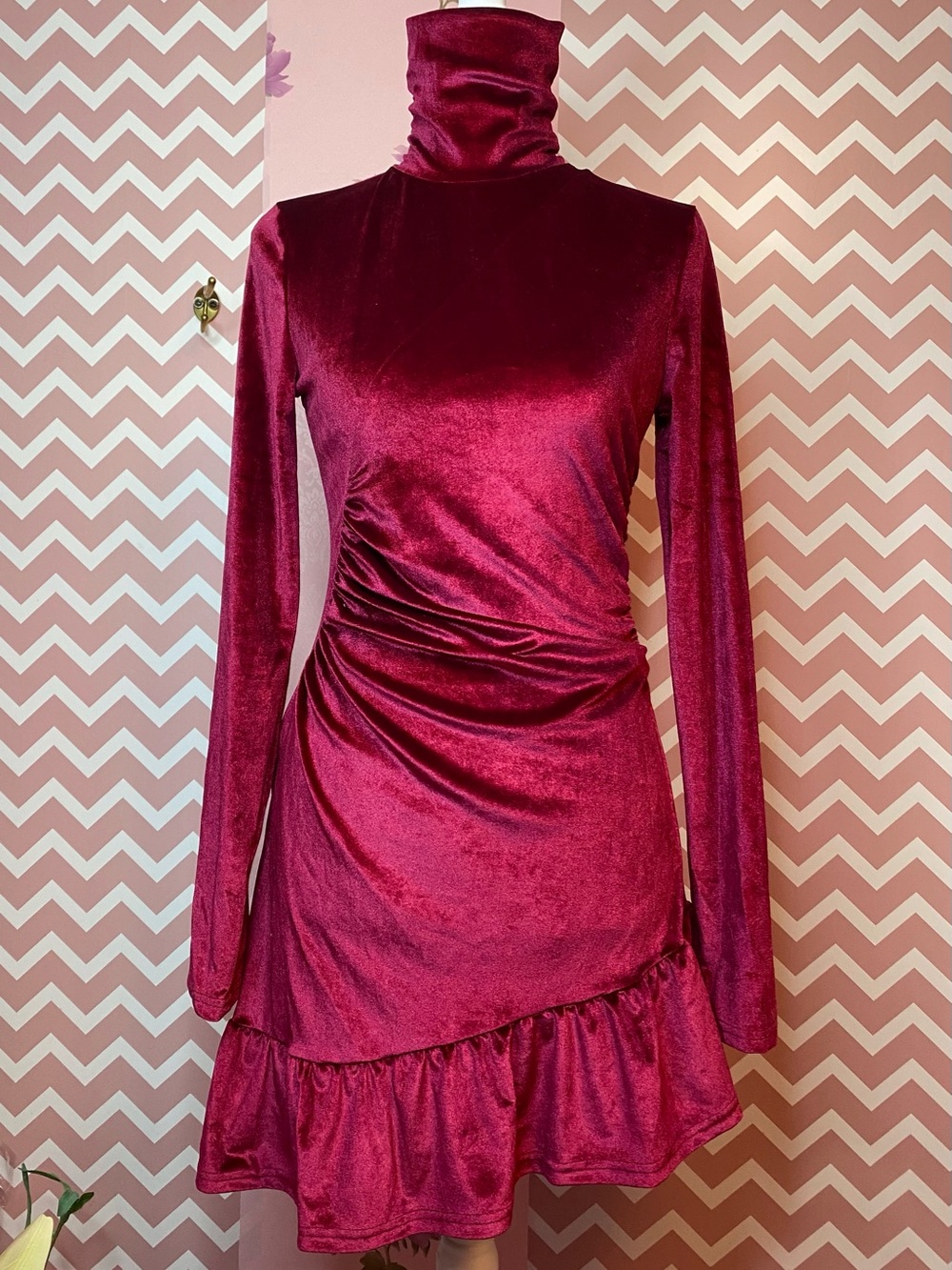 🎀🌷 Red Velvet Ruched Ruffle Mini Dress 🌷🎀 NWT - Picture 5 of 10